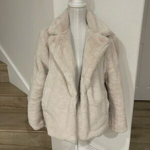 eggshell white fluffy soft warm faux fur teddy coat sz M pockets on trend